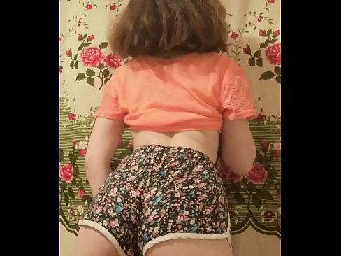 ❤️ Seksīga jauna skaistule izģērbjas no šortiem kamerā ❤️ Porno pie mums ❤