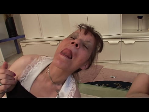 ❤️ Divām vecmāmiņām un vectētiņam ir sekss trijatā ❤️ Porno pie mums ❤