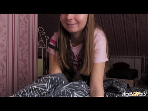 ❤️ Blondīne dziļi sūc savu BFF un saņem spermu mutē ❤️ Porno pie mums ❤